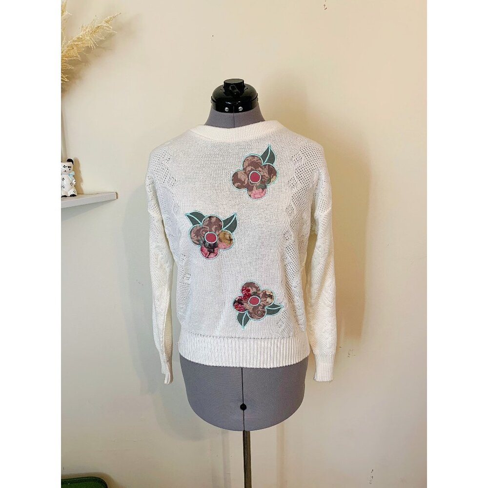 Vintage 80s Cottage Core Flower Appliqué White Pullover Sweater Size Medium